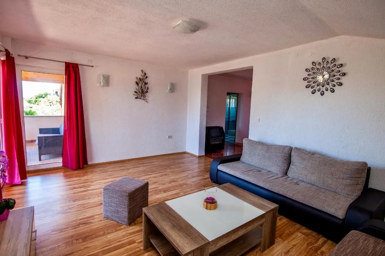 Villa Anita Pula 0*,